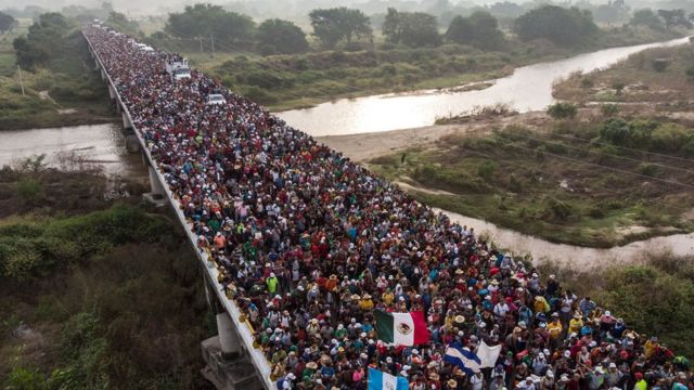 VIENE OLA GIGANTEZCA DE MIGRANTES