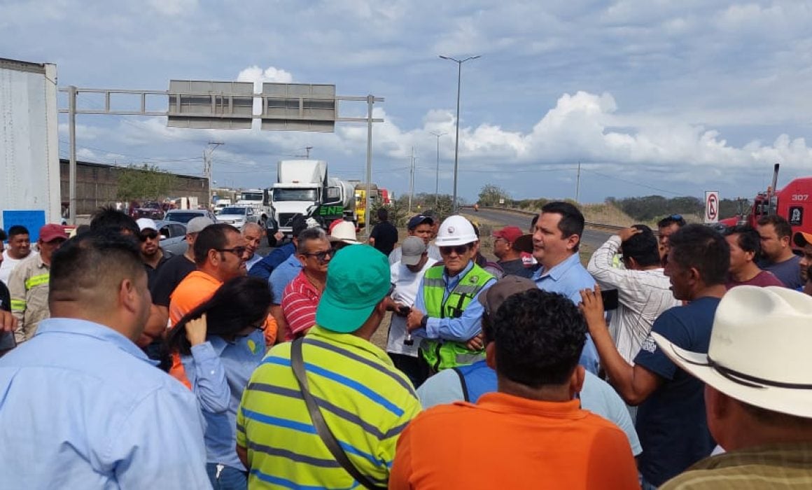 Transportistas jarochos enojados