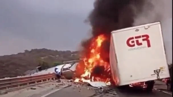 INCENDIO EN AUTOPISATA CAUSA FILAS LARGAS