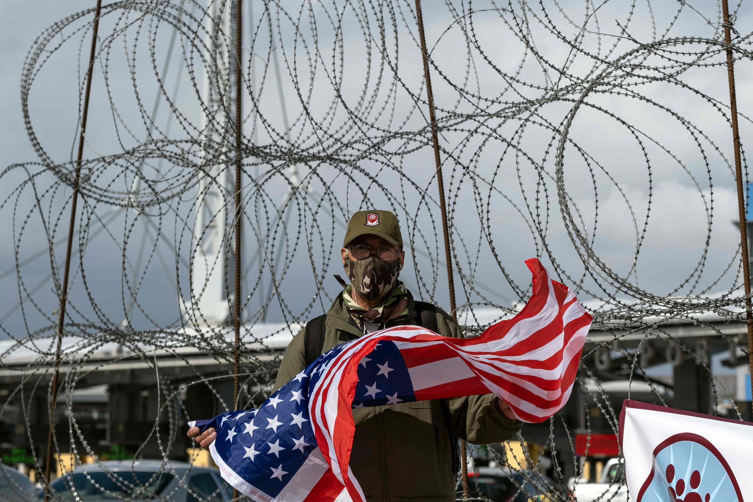 de Ssantis, advierte cerrar fronteras